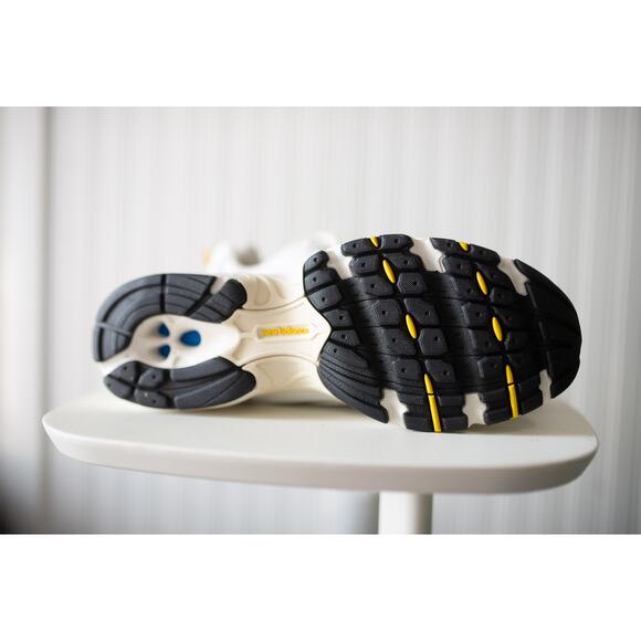 New Balance 530 Sneaker Metallic Yellow 9.5 M / 11 Women's - Picture 3 of 4